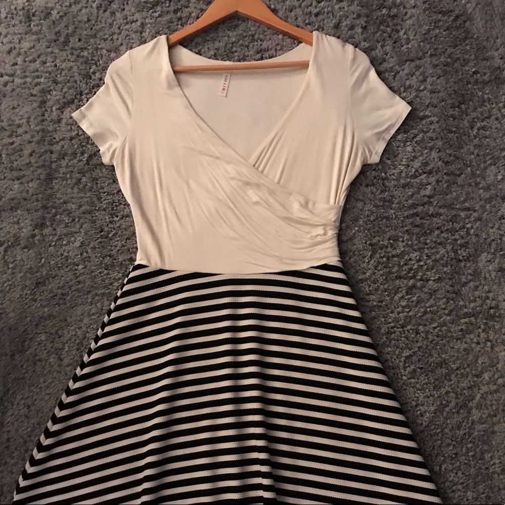 ModCloth casual trapeze dress (M)